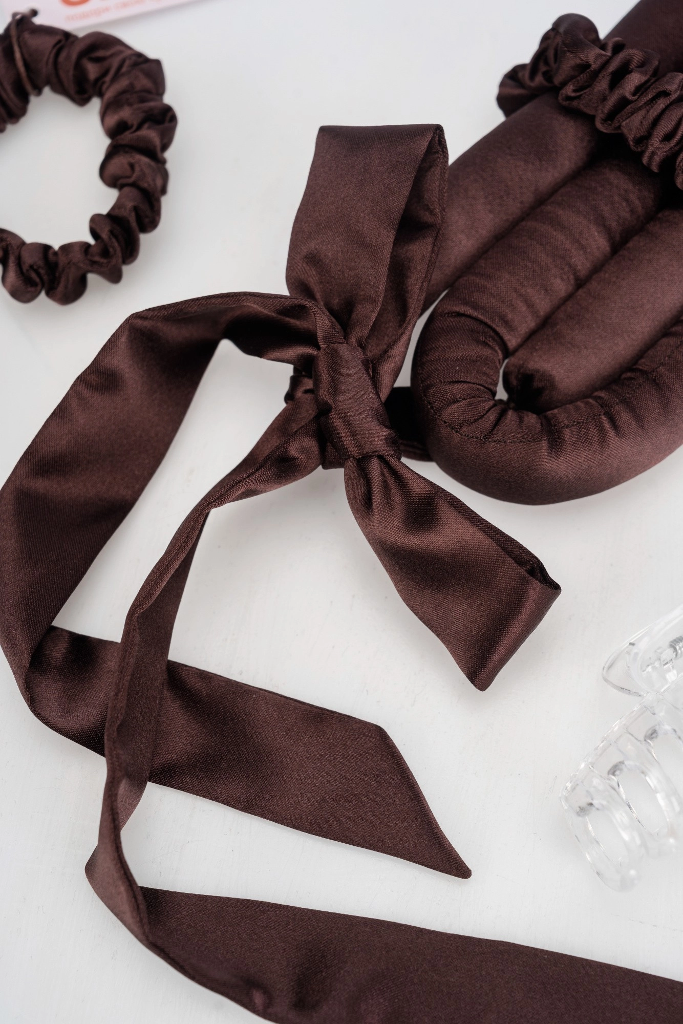 коричневый