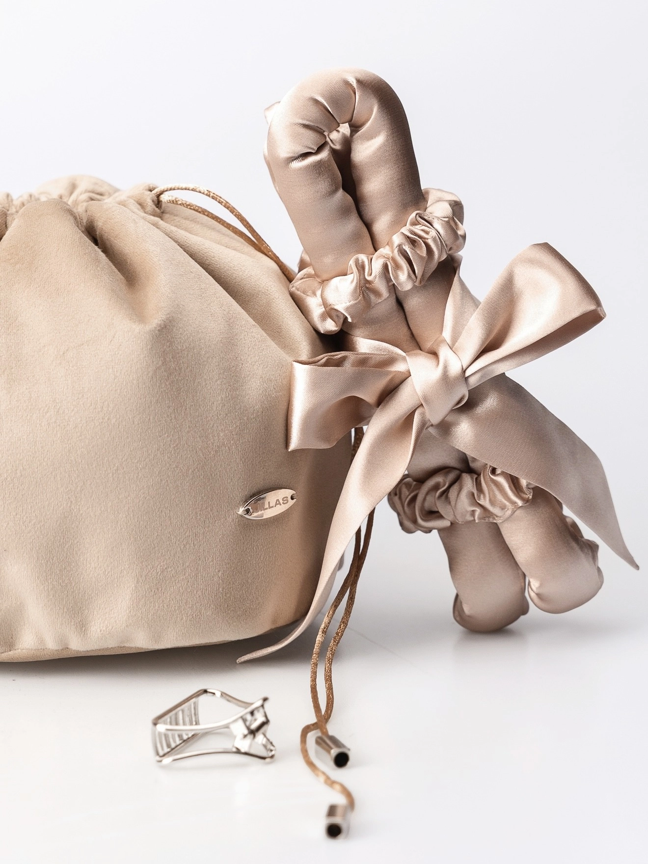 золотистый