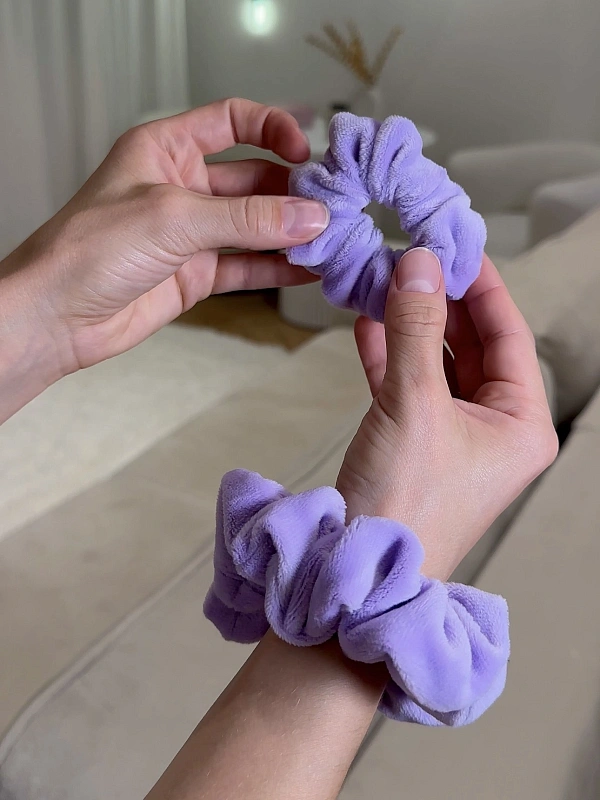 Резинки для волос jillas из велюра, 2шт (S и M), лавандовый - аксессуар для локонов по цене 990 ₽, материал Синтетическая ткань