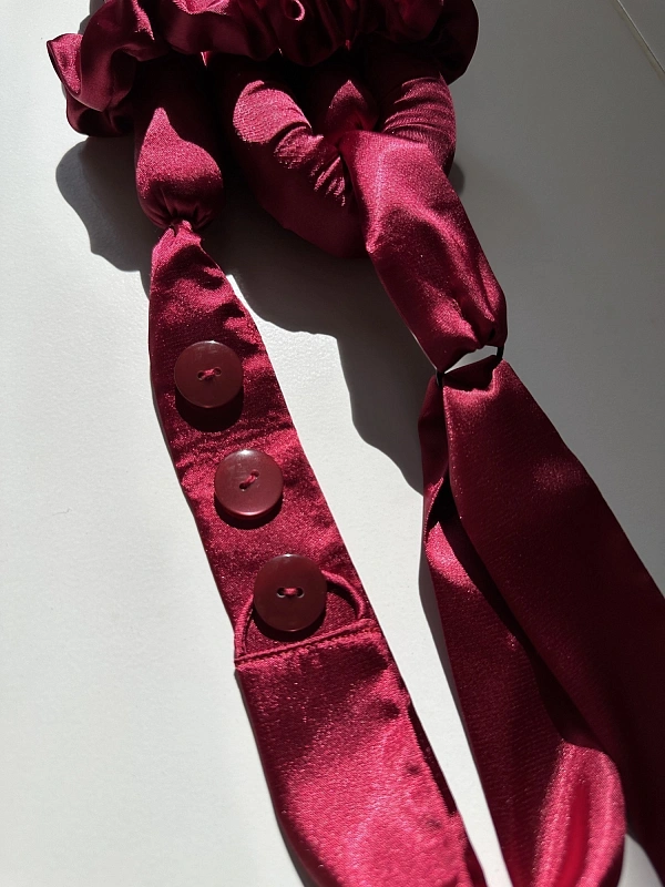 Мягкие бигуди из лебяжего пуха "Комплект jillas classic elegant с пуговицами, бордовый" по цене ₽1,890, размеры 255х105х50, для волос От лопаток до пояса