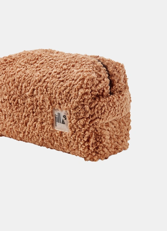 Косметичка jillas плюшевая, S, светло-коричневый по цене 1&nbsp;790 ₽, размеры 300х200х30