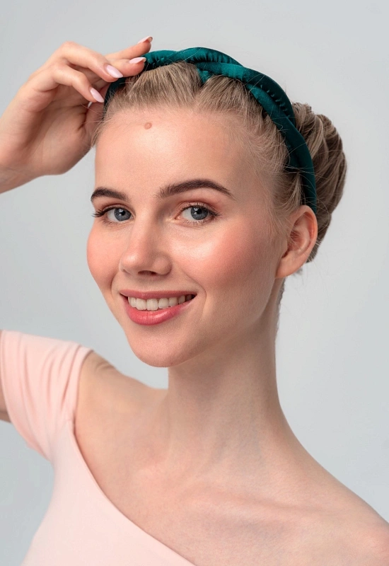 Мягкие бигуди из лебяжего пуха "Комплект jillas slim изумрудный" по цене 1&nbsp;390 ₽, размеры 205х85х25, для волос От каре до пояса