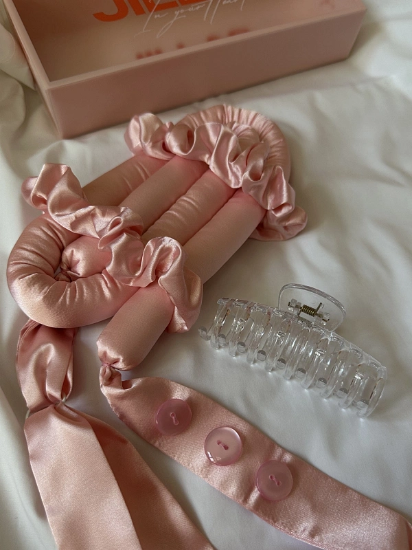 Мягкие бигуди из лебяжего пуха "Комплект jillas classic elegant с пуговицами, светло-розовый" по цене 1&nbsp;890 ₽, размеры 255х105х50, для волос От лопаток до пояса