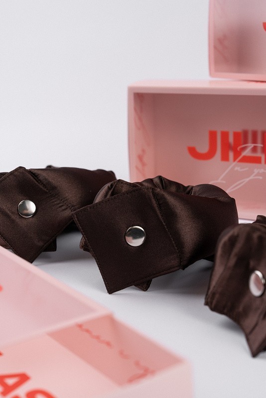 Мягкие бигуди из лебяжего пуха "Комплект jillas compact 230/36, коричневый" по цене 2&nbsp;290 ₽, размеры 255х105х50, для волос От лопаток до пояса