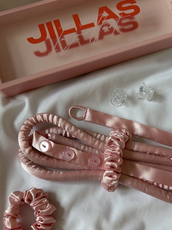 Мягкие бигуди из лебяжего пуха "Комплект jillas slim elegant с пуговицами, светло-розовый" по цене 1&nbsp;490 ₽, размеры 205х85х25, для волос От каре до пояса