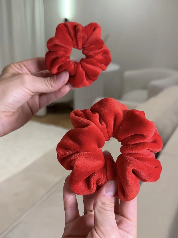 Резинки для волос jillas из велюра, 2шт (S и M), красный - аксессуар для локонов по цене 990 ₽, материал Синтетическая ткань