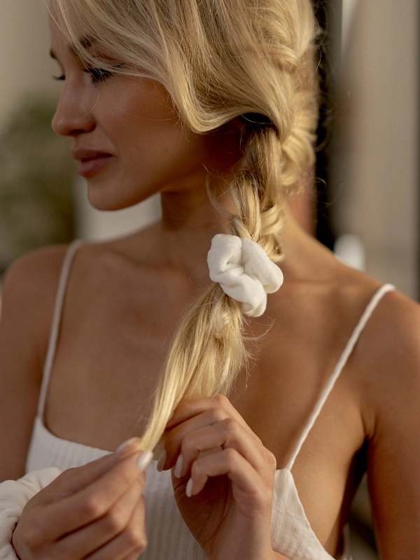 Резинки для волос jillas из велюра, 2шт (S и M), белый - аксессуар для локонов по цене ₽990, материал Синтетическая ткань