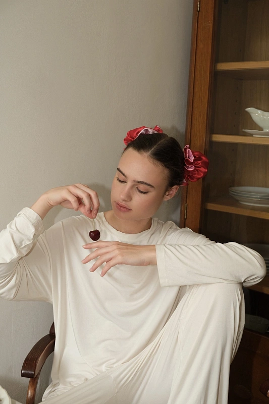 Мягкие бигуди из лебяжего пуха "Комплект jillas slim compact красный" по цене ₽1,990, размеры 200х80х20, для волос От каре до пояса