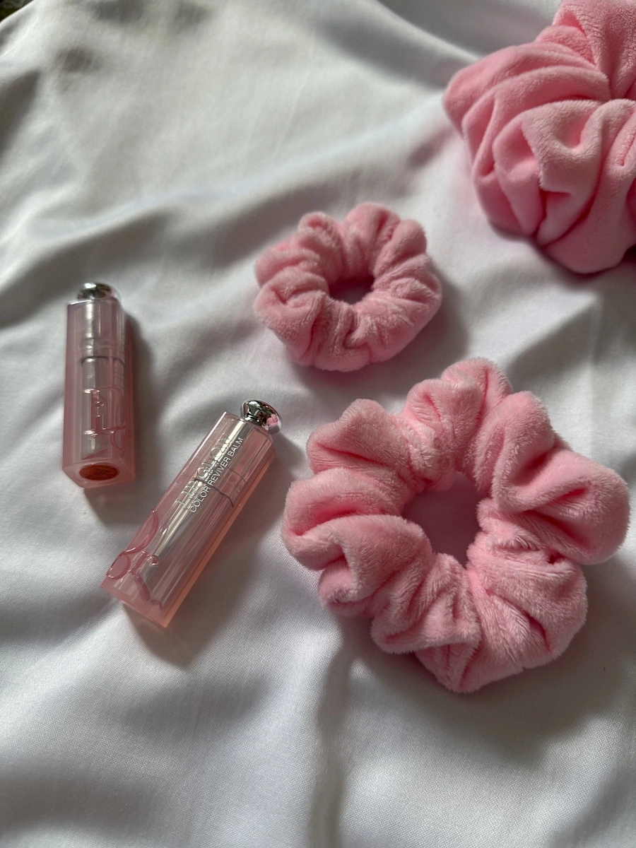 Резинки для волос jillas из велюра, 2шт (S и M), розовый по цене 990 ₽