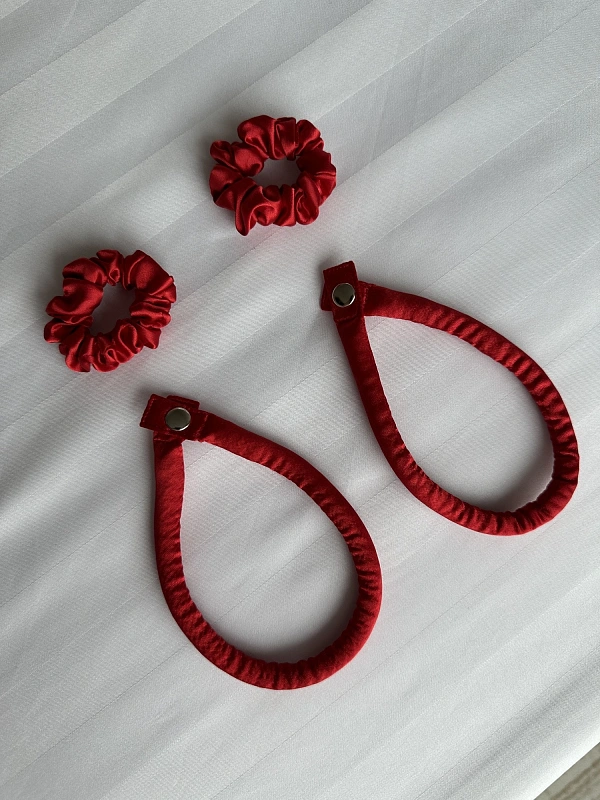 Мягкие бигуди из лебяжего пуха "Комплект jillas slim compact 2.0, красный" по цене 1&nbsp;890 ₽, размеры 205х85х25, для волос От каре до пояса