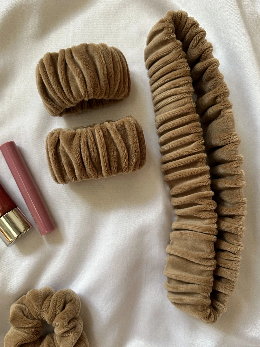 Набор повязок для умывания jillas из велюра, светло-коричневый, 4,5 см по цене 1&nbsp;290 ₽