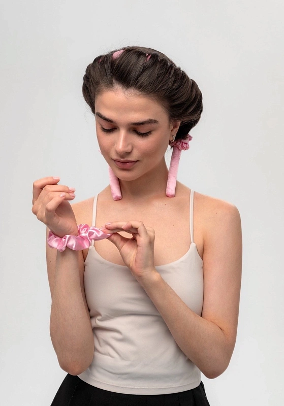 Мягкие бигуди из лебяжего пуха "Комплект jillas mini розовый" по цене 1&nbsp;390 ₽, размеры 235х85х40, для волос От плеч до пояса