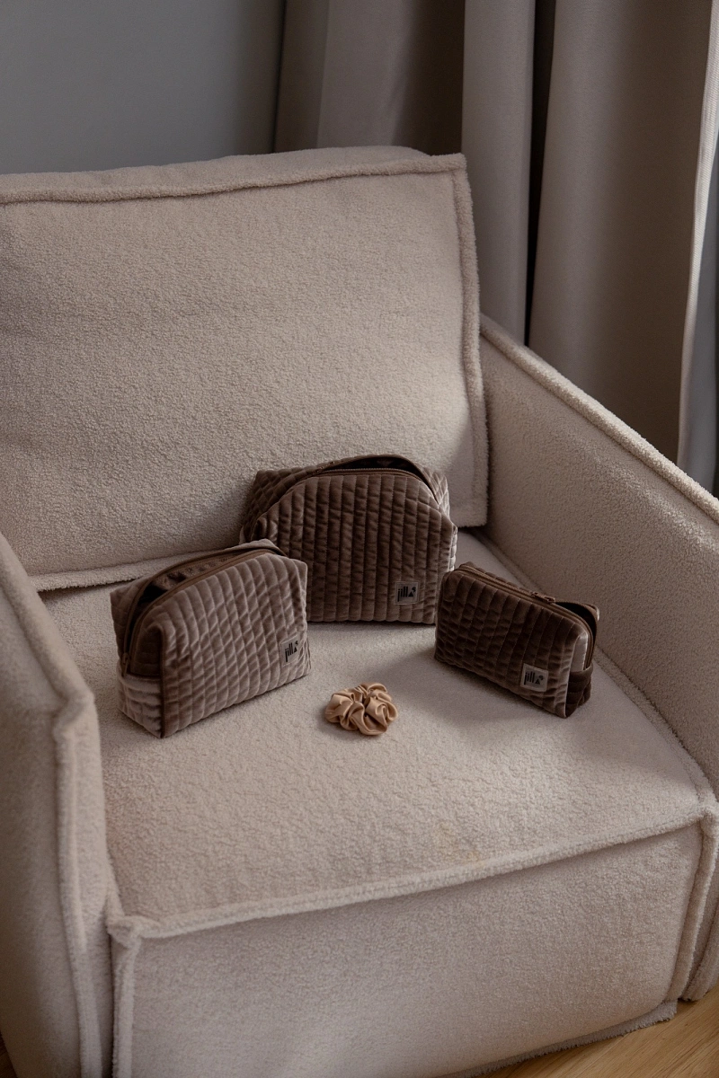 Косметичка jillas из бархата, S, Cacao по цене 1 890 ₽