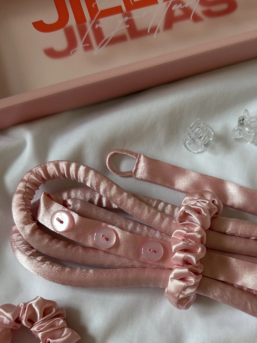 Мягкие бигуди "Комплект jillas slim elegant с пуговицами, светло-розовый" по цене 1 490 ₽ для волос От каре до пояса