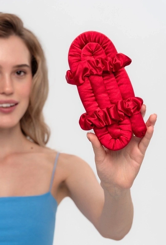 Мягкие бигуди из лебяжего пуха "Комплект jillas classic красный" по цене ₽1,390, размеры 255х105х50, для волос От лопаток до пояса