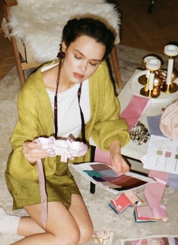 Мягкие бигуди из лебяжего пуха "Комплект jillas slim elegant коричневый" по цене 1&nbsp;390 ₽, размеры 205х85х25, для волос От каре до пояса