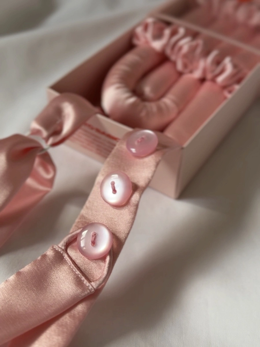 Мягкие бигуди "Комплект jillas mini elegant с пуговицами, светло-розовый" по цене 1 890 ₽ для волос От плеч до пояса