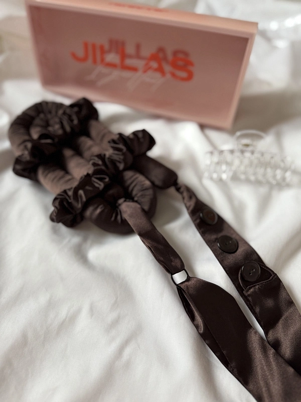 Мягкие бигуди из лебяжего пуха "Комплект jillas classic elegant с пуговицами, коричневый" по цене 1&nbsp;890 ₽, размеры 255х105х50, для волос От лопаток до пояса