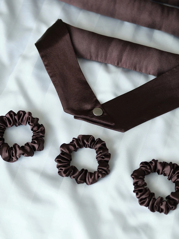 Мягкие бигуди из лебяжего пуха "Комплект jillas compact 300/34 коричневый" по цене 2&nbsp;590 ₽, размеры 215х175х75, для волос От лопаток до пояса