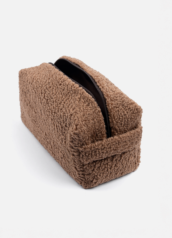 Косметичка jillas плюшевая, M, светло-коричневый по цене 1&nbsp;990 ₽, размеры 300х200х30