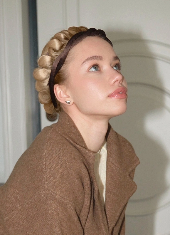 Мягкие бигуди из лебяжего пуха "Комплект jillas slim lite коричневый" по цене ₽690, размеры 200х150х25, для волос От каре до пояса