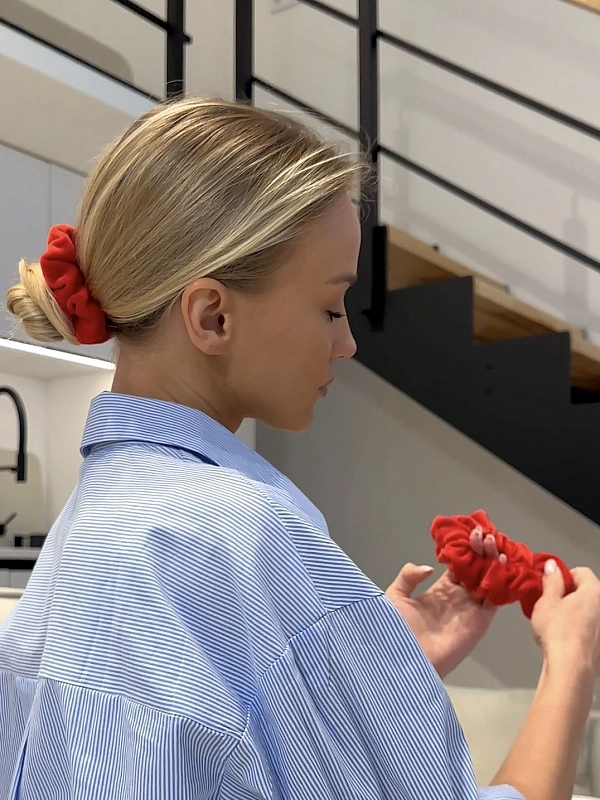 Резинки для волос jillas из велюра, 2шт (S и M), красный - аксессуар для локонов по цене 990 ₽, материал Синтетическая ткань