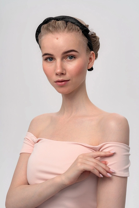 Мягкие бигуди из лебяжего пуха "Комплект jillas slim черный" по цене 1&nbsp;390 ₽, размеры 205х85х25, для волос От каре до пояса