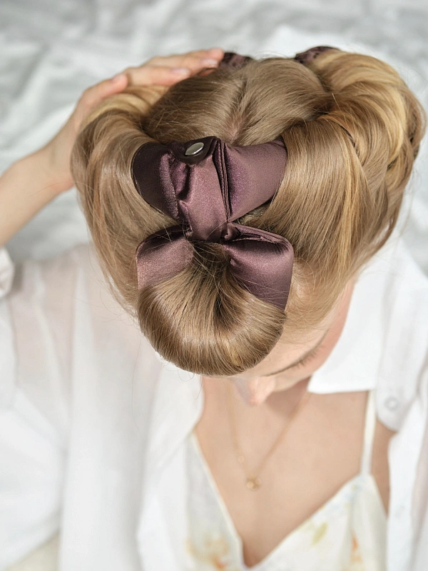 Мягкие бигуди из лебяжего пуха "Комплект jillas compact 300/34 коричневый" по цене 2&nbsp;590 ₽, размеры 215х175х75, для волос От лопаток до пояса