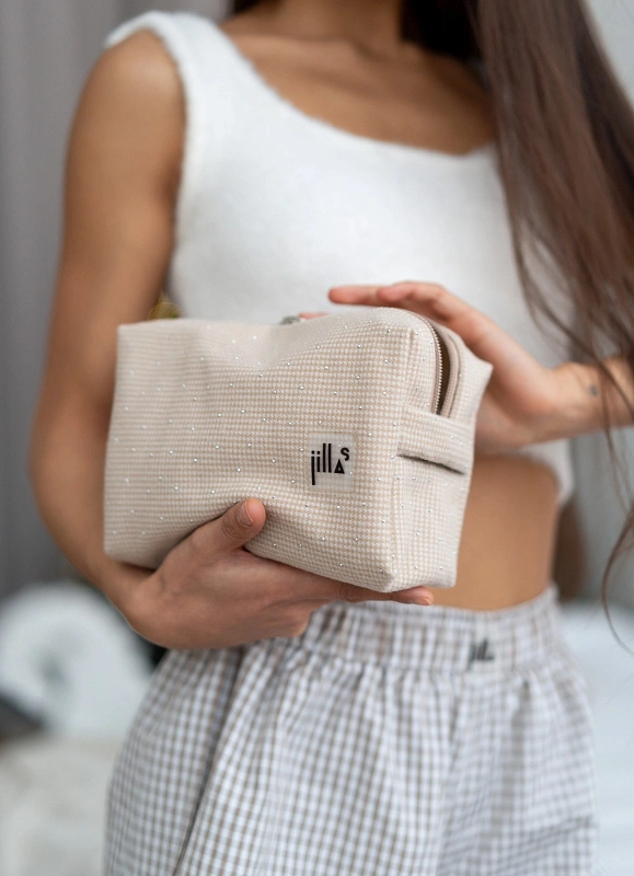 Косметичка jillas со стразами, S, бежевый по цене 1&nbsp;590 ₽, размеры 300х200х30