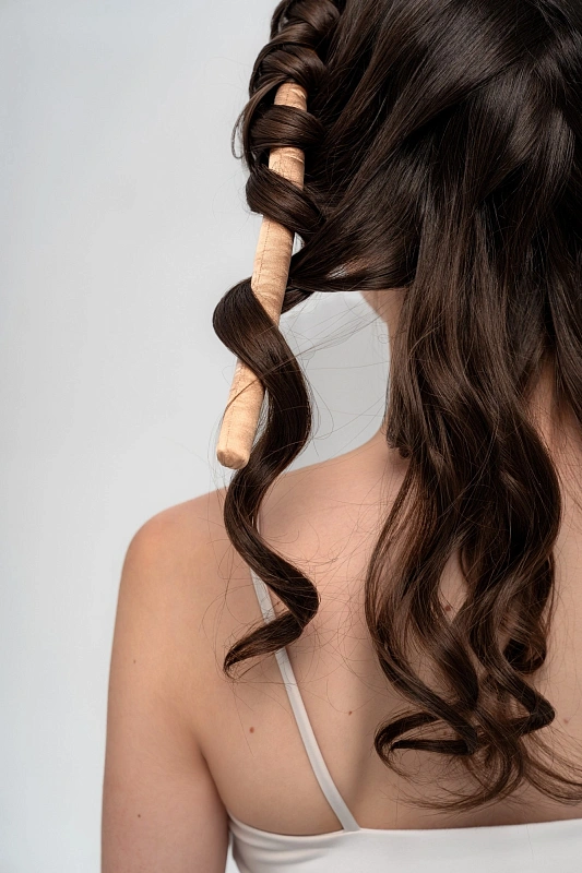 Мягкие бигуди из лебяжего пуха "Комплект jillas mini золотистый" по цене 1&nbsp;390 ₽, размеры 235х85х40, для волос От плеч до пояса