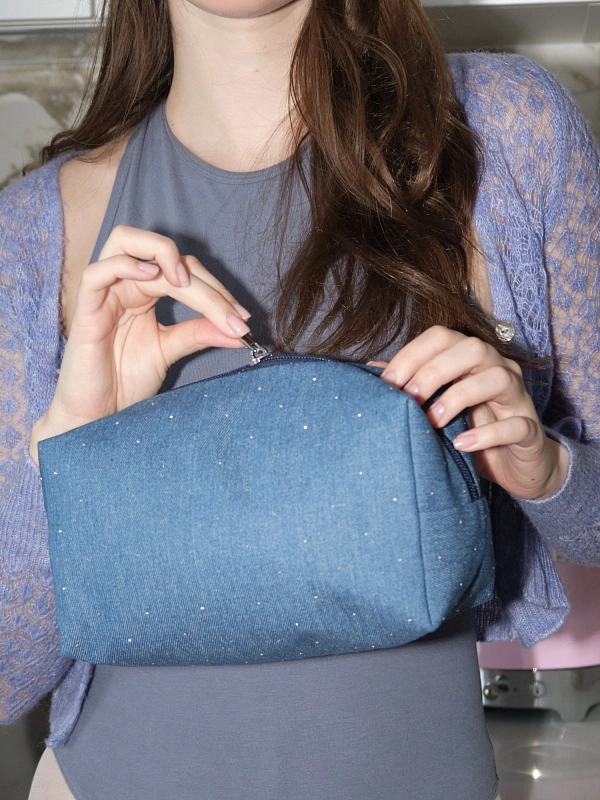 Косметичка jillas джинсовая со стразами, светло-голубой по цене 1&nbsp;890 ₽, размеры 300х200х30