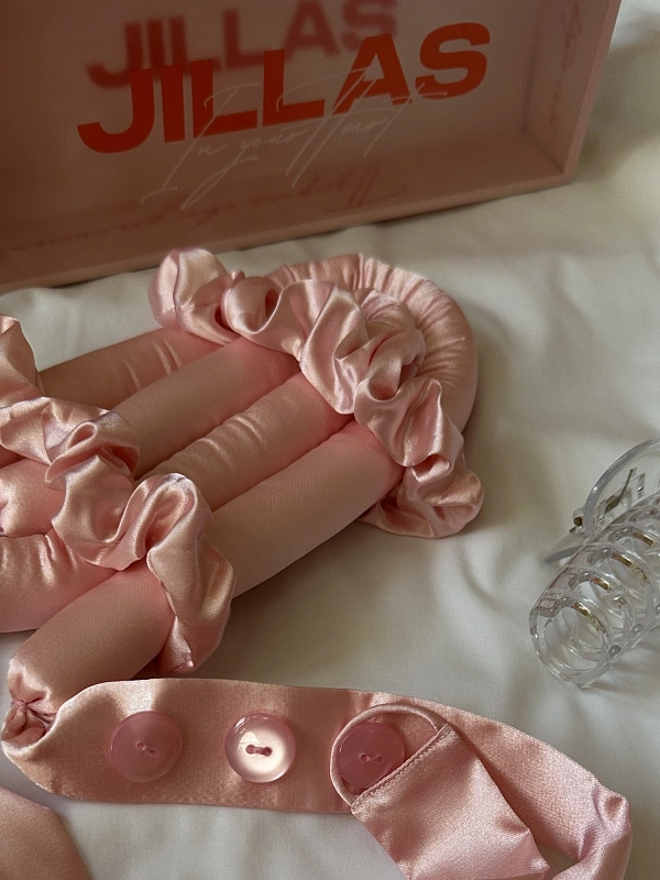 Мягкие бигуди из лебяжего пуха "Комплект jillas classic elegant с пуговицами, светло-розовый" по цене 1&nbsp;890 ₽, размеры 255х105х50, для волос От лопаток до пояса