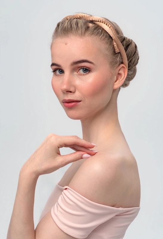 Мягкие бигуди из лебяжего пуха "Комплект jillas slim золотистый" по цене 1&nbsp;390 ₽, размеры 205х85х25, для волос От каре до пояса