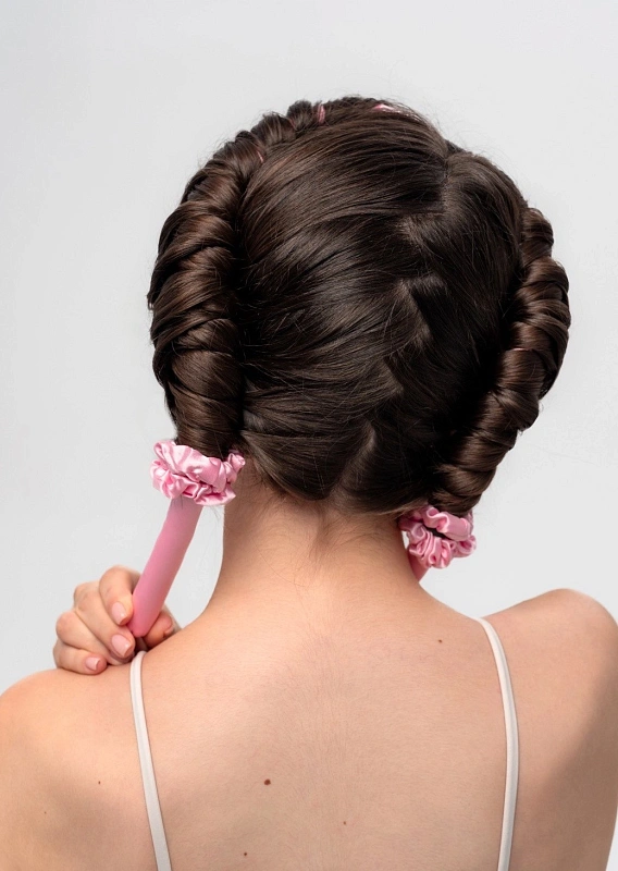 Мягкие бигуди из лебяжего пуха "Комплект jillas mini розовый" по цене 1&nbsp;390 ₽, размеры 235х85х40, для волос От плеч до пояса