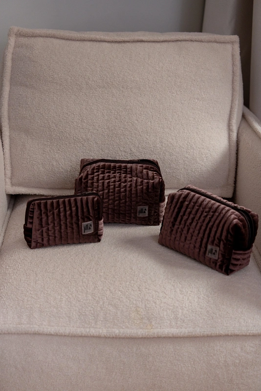 Косметичка jillas из бархата, M, Moka по цене 1&nbsp;990 ₽, размеры 300х200х30