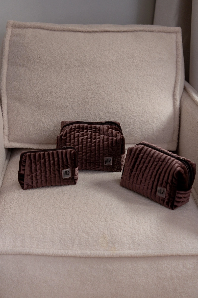 Косметичка jillas из бархата, M, Moka по цене 1&nbsp;990 ₽