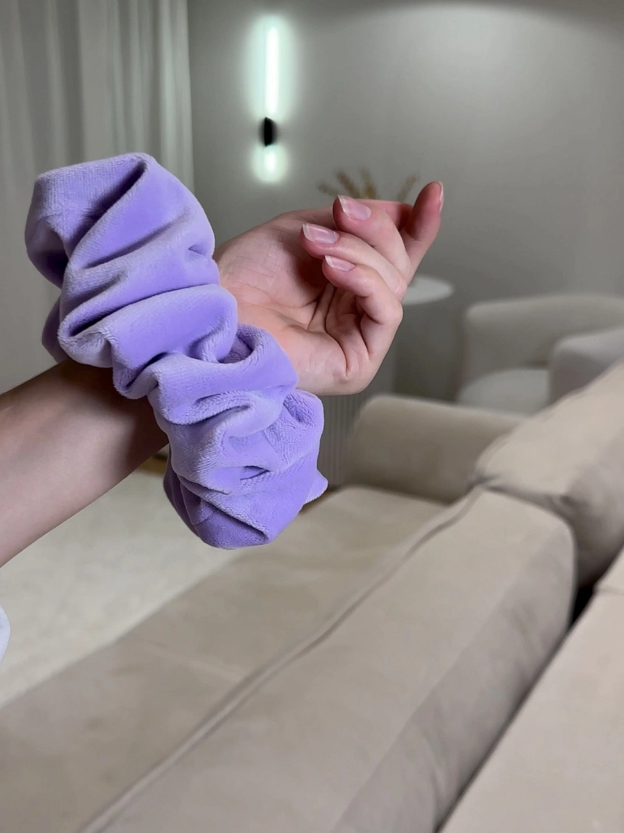 Резинка для волос jillas из велюра, L, лавандовый по цене 990 ₽