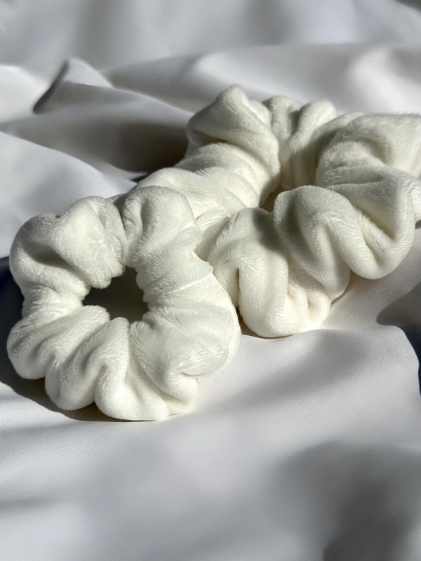 Резинки для волос jillas из велюра, 2шт (S и M), белый - аксессуар для локонов по цене ₽990, материал Синтетическая ткань