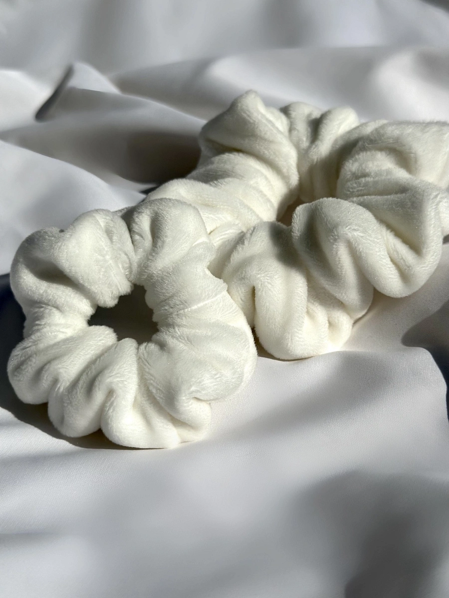 Резинки для волос jillas из велюра, 2шт (S и M), белый по цене 990 ₽