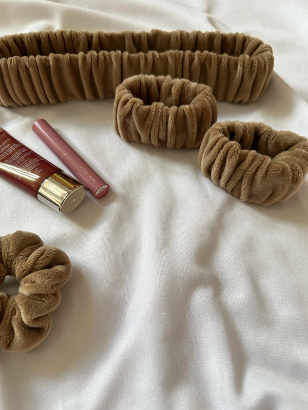 Набор повязок для умывания jillas из велюра, светло-коричневый, 4,5 см - аксессуар для локонов по цене 1&nbsp;290 ₽, материал Синтетическая ткань