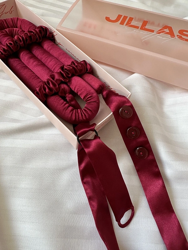 Мягкие бигуди из лебяжего пуха "Комплект jillas mini elegant с пуговицами, бордовый" по цене 1&nbsp;890 ₽, размеры 235х85х40, для волос От плеч до пояса