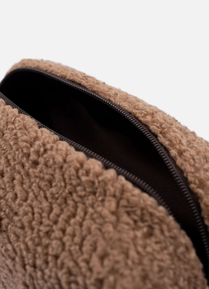 Косметичка jillas плюшевая, S, светло-коричневый по цене 1 790 ₽